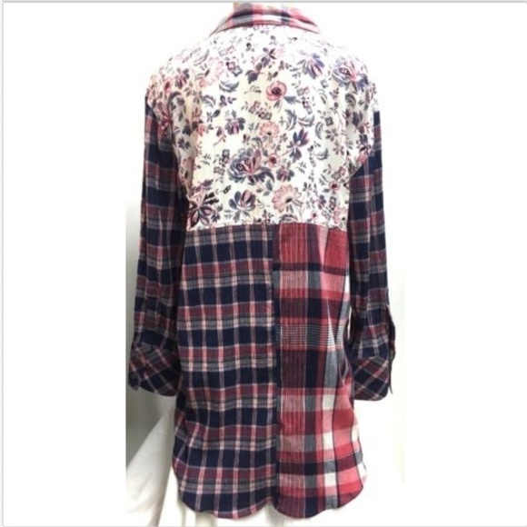 Caslon Petite Button Front Collared Shirt Blouse - Picture 2 of 3